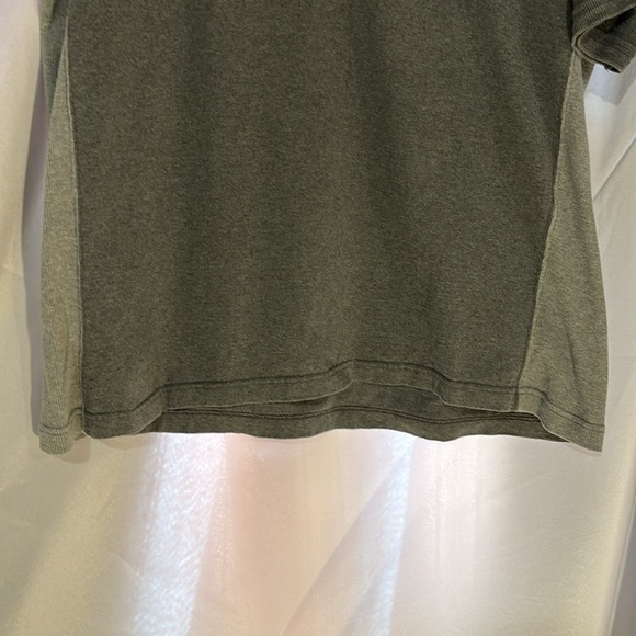 2/$30 Tommy Hilfiger Gray Split V-neck Collar Short Sleeve Shirt Size XXL - Picture 2 of 9